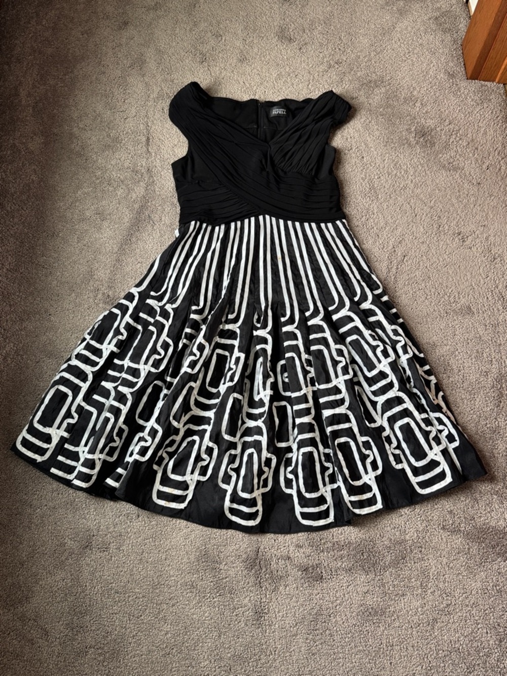 Adrianna Papell Black White Fit Flare Cocktail Dress Sleeveless SIZE 8